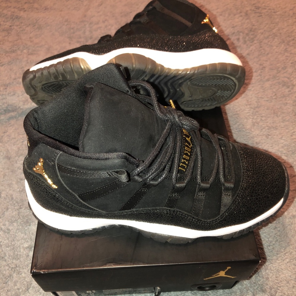 Jordan 11 Black Heiress GREAT CONDITION size 5.5Y